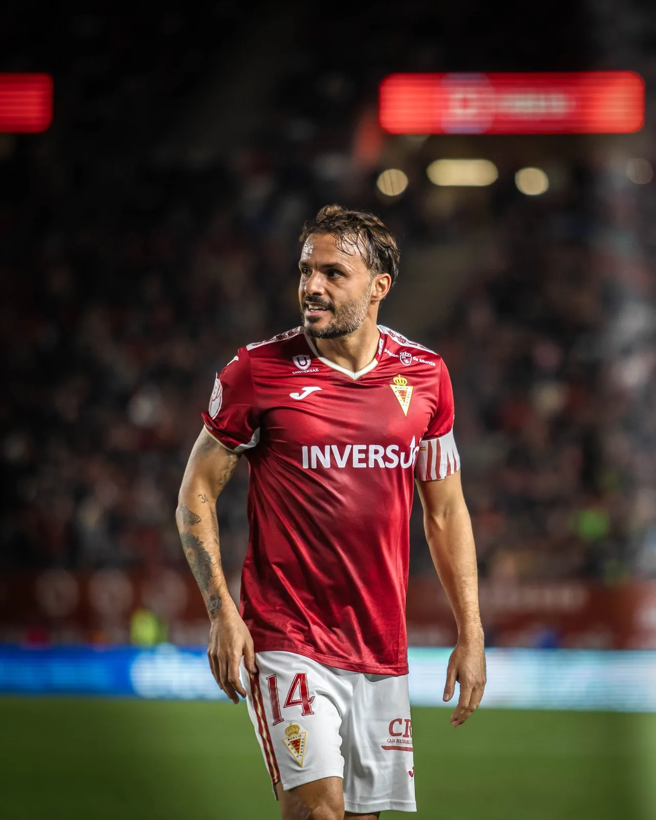 Jugador de fútbol del Real Murcia durante un partido