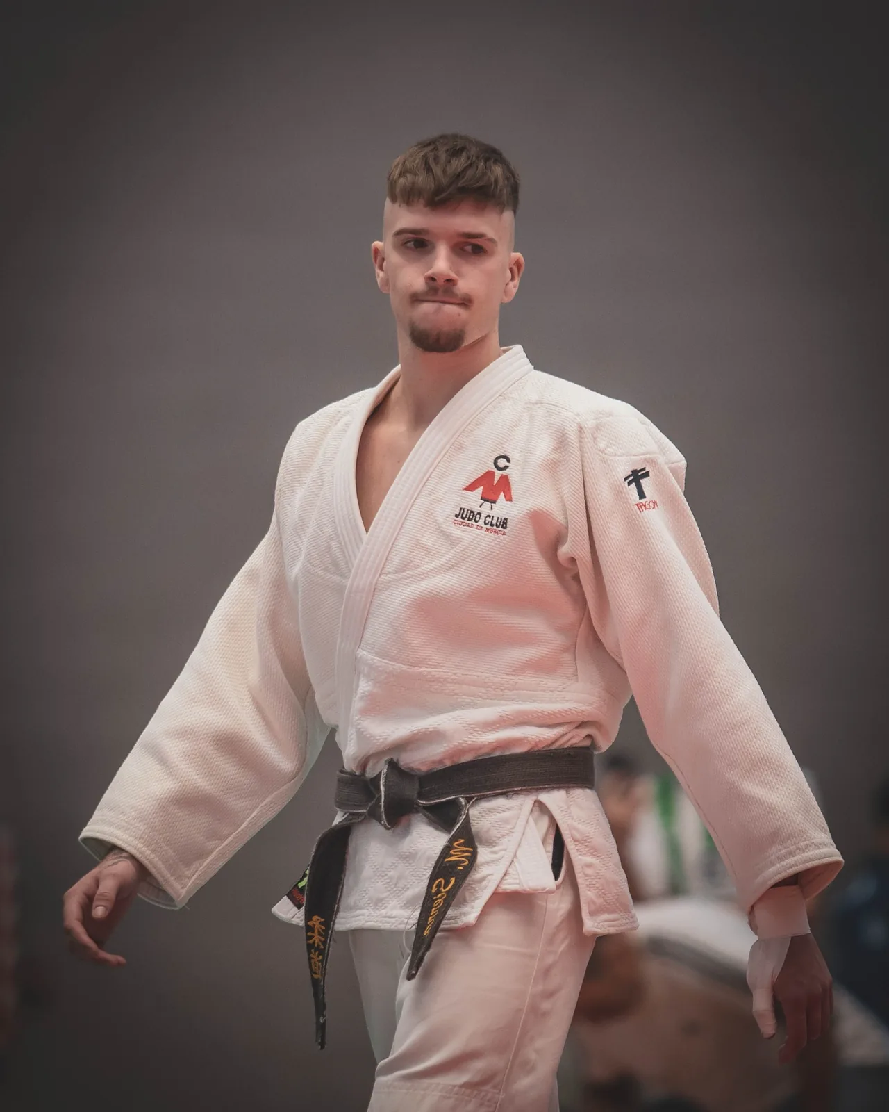 Judoca posando durante una competición de judo