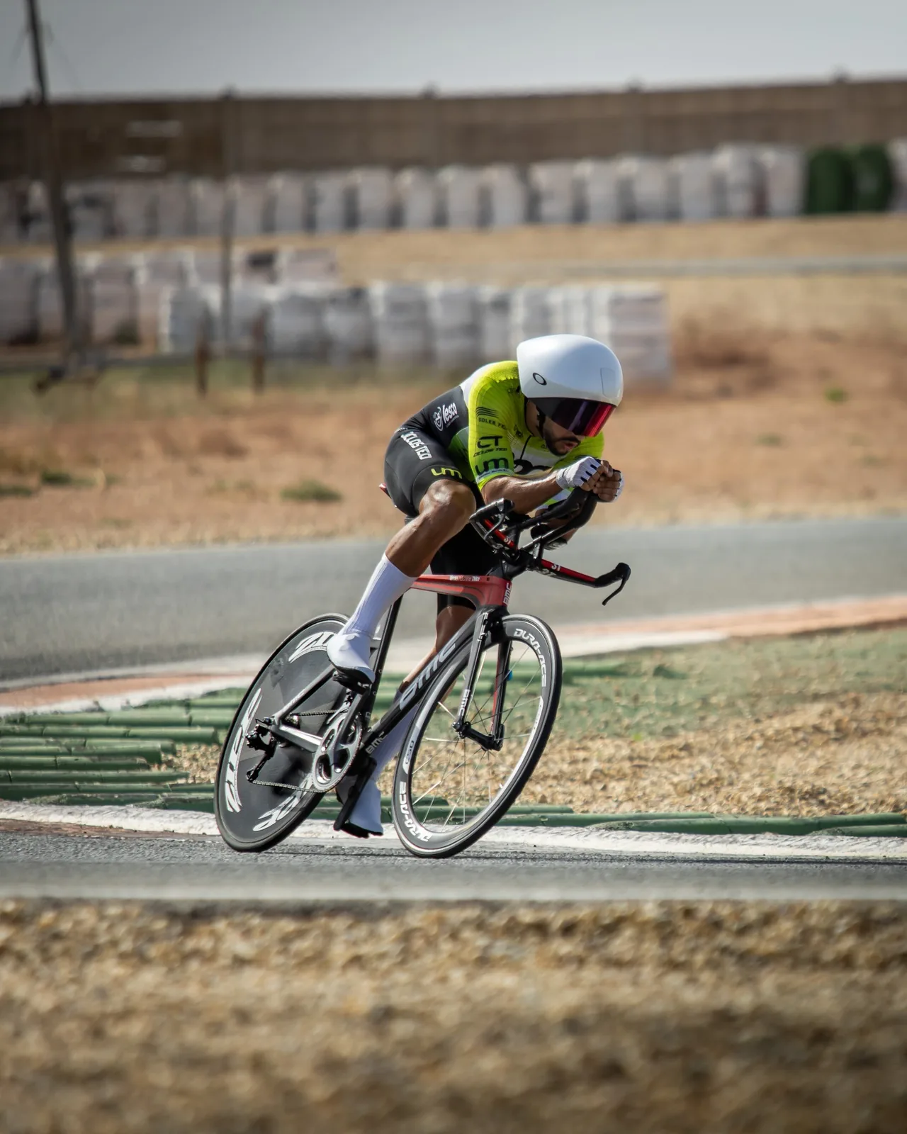 Ciclista en contrarreloj en circuito de Cartagena